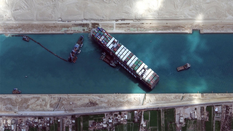 Süveyş Kanalında Mahsur Kalmak