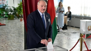 Lukaşenko, Protestocuların Polonya, İngiltere ve Çekya’dan Kontrol Edildiğini Söyledi